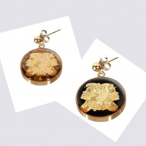 گوشواره ورق طلا طرح ماه مرداد(سنگ دلربا و اونیکس)